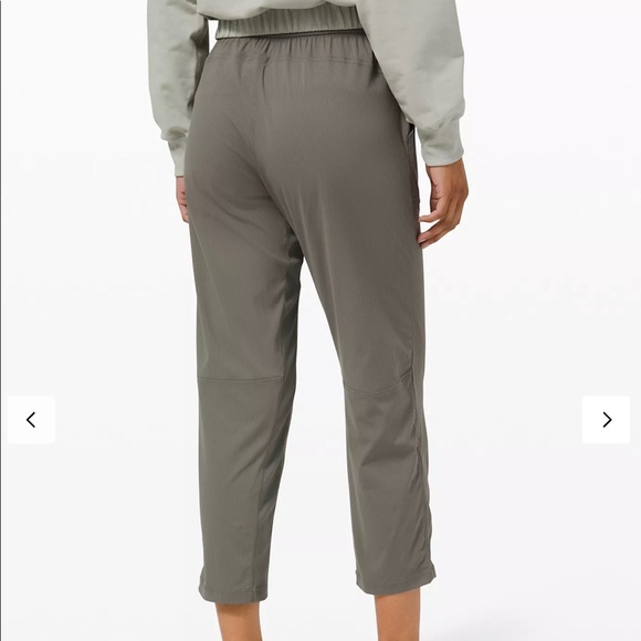 Lululemon Beyond the Studio Crop NWT size 2 - Picture 3 of 7